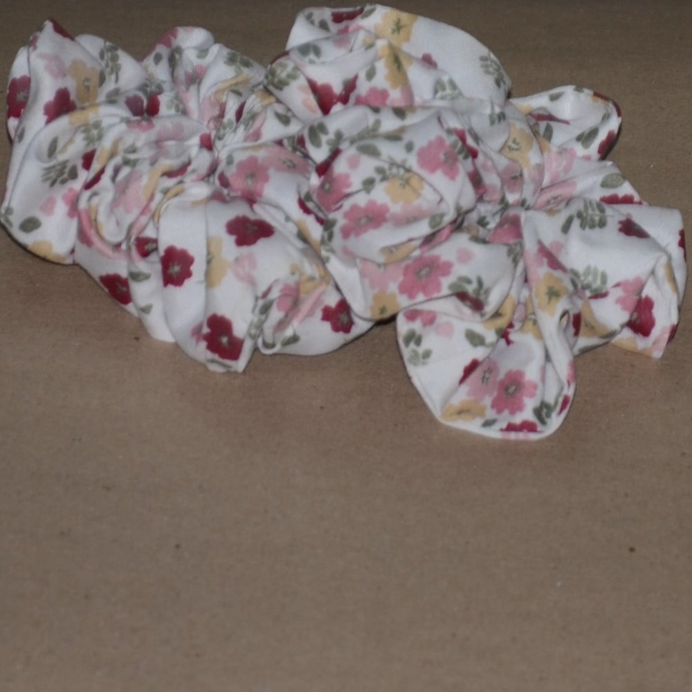 Spring Collection Scrunchies - Picture 10 of 12